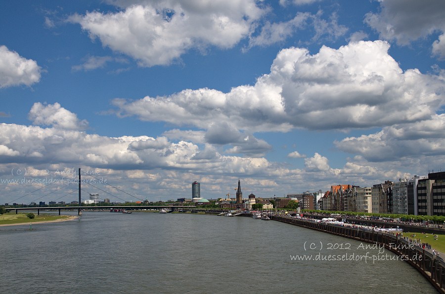 Düsseldorf, am Rheinufer 