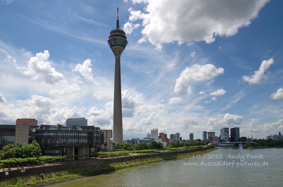 Düsseldorf, am Rheinufer 