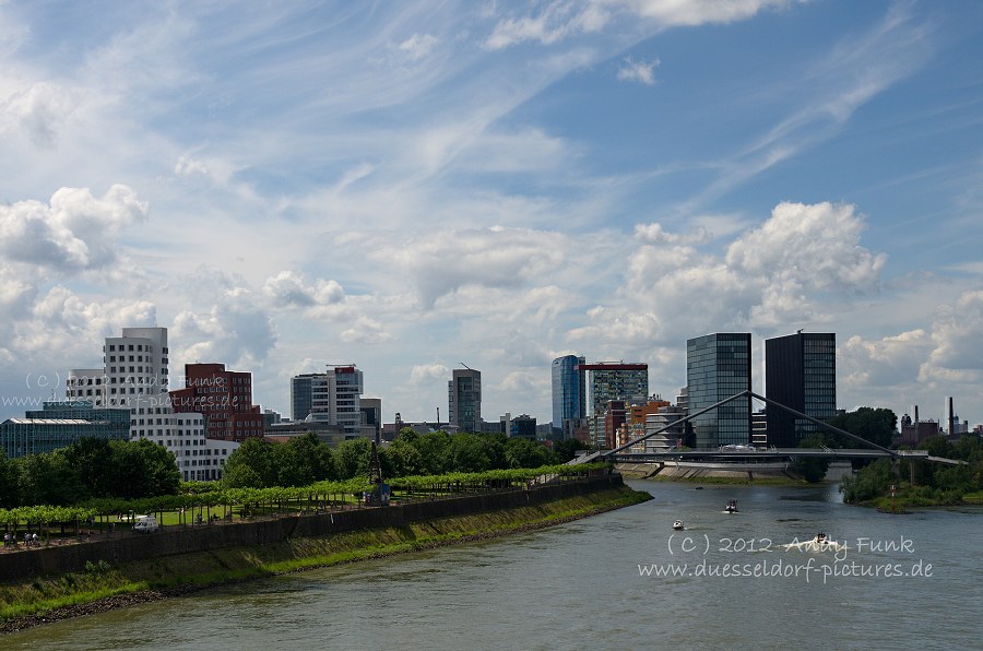 Düsseldorf, am Rheinufer 