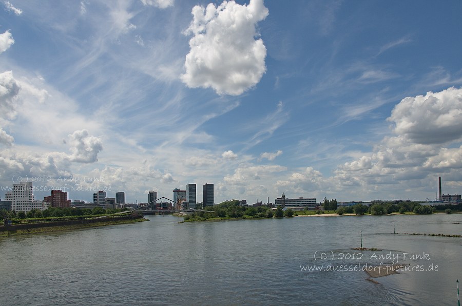 Düsseldorf, am Rheinufer 