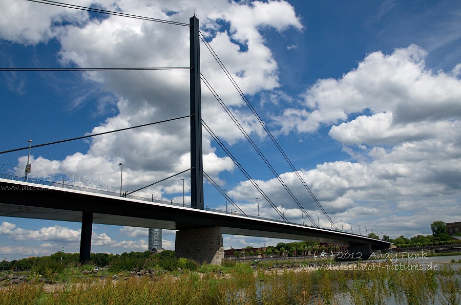 Düsseldorf, am Rheinufer 