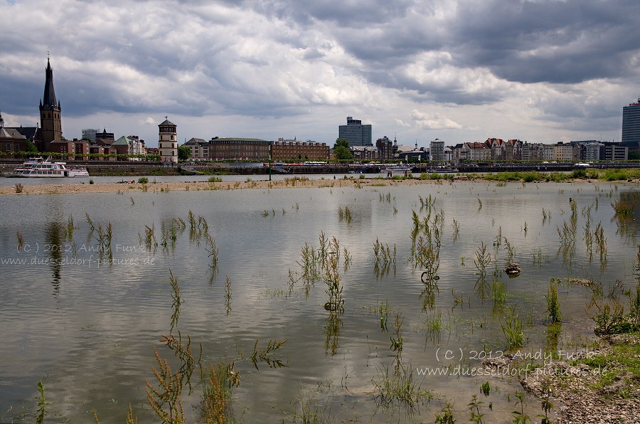 Düsseldorf, am Rheinufer 