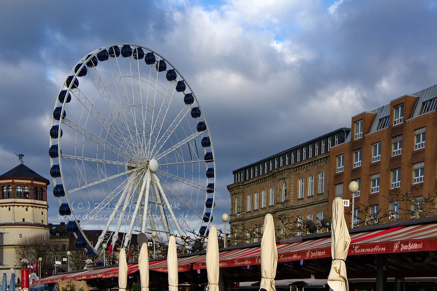 Düsseldorf, Riesenrad am Rheinufer ( Januar 2013 )