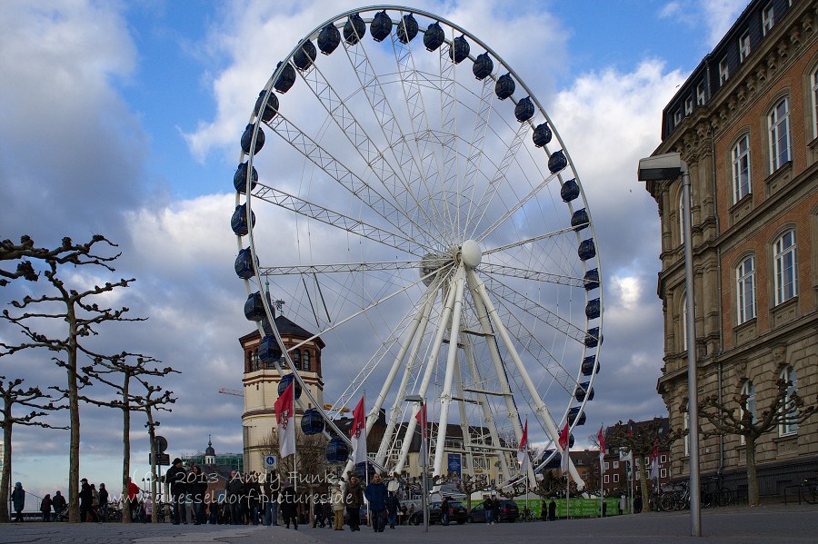 Düsseldorf, Riesenrad am Rheinufer ( Januar 2013 )