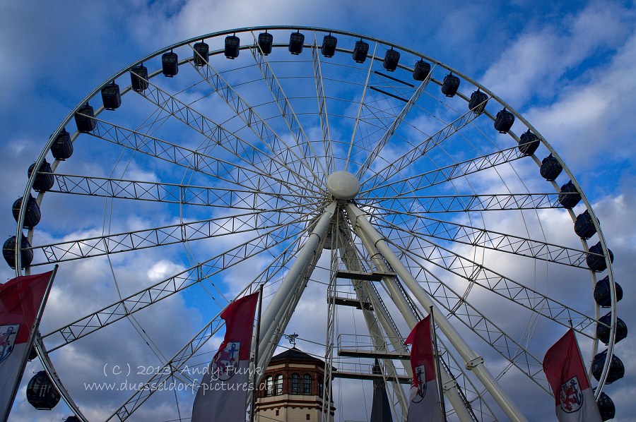 Düsseldorf, Riesenrad am Rheinufer ( Januar 2013 )
