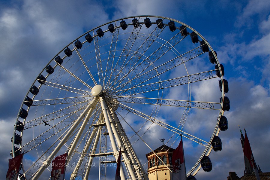 Düsseldorf, Riesenrad am Rheinufer ( Januar 2013 )