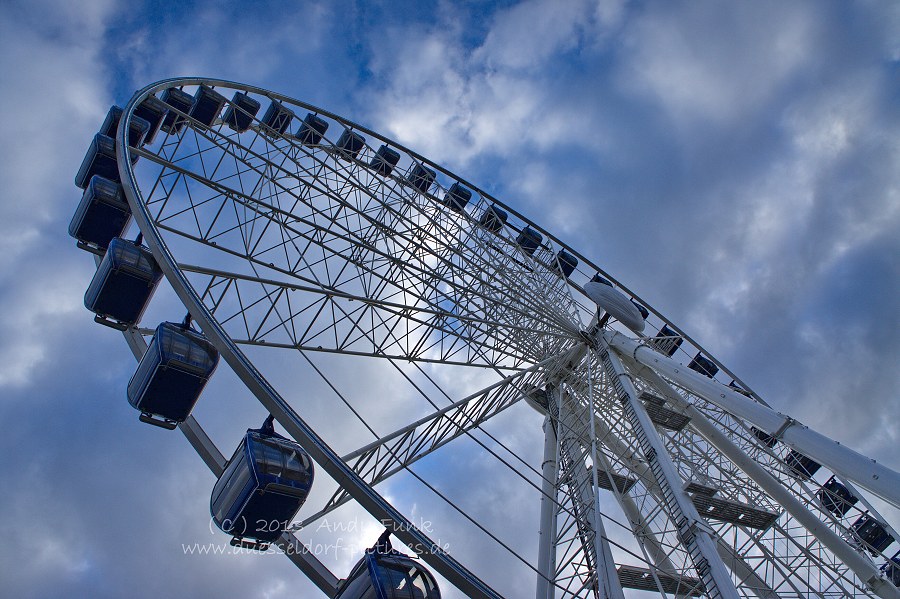Düsseldorf, Riesenrad am Rheinufer ( Januar 2013 )