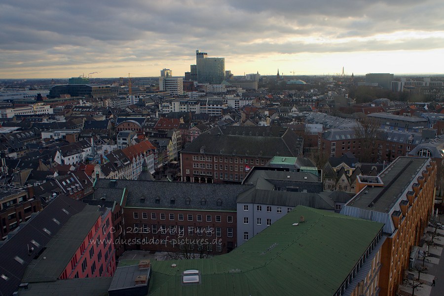 Düsseldorf, Riesenrad am Rheinufer ( Januar 2013 )