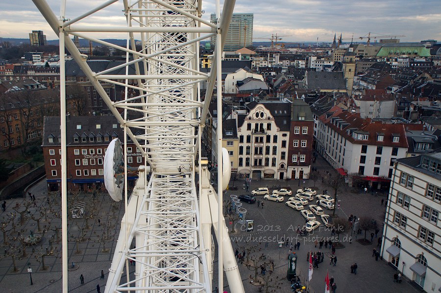 Düsseldorf, Riesenrad am Rheinufer ( Januar 2013 )