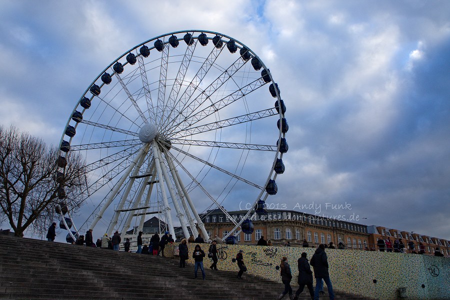 Düsseldorf, Riesenrad am Rheinufer ( Januar 2013 )