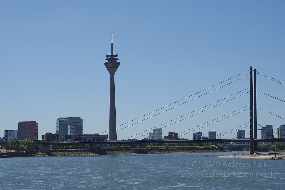 Düsseldorf Panorama Fahrt auf dem Rhein KD 