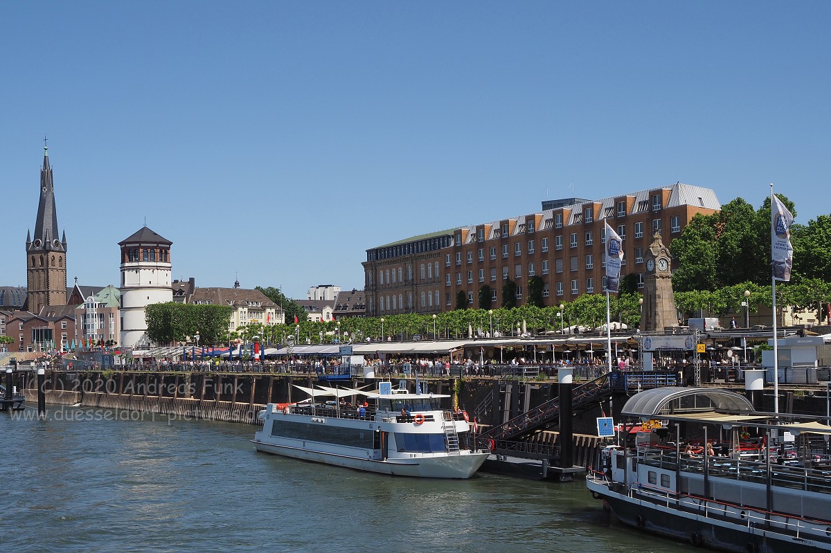 Düsseldorf Panorama Fahrt auf dem Rhein KD 