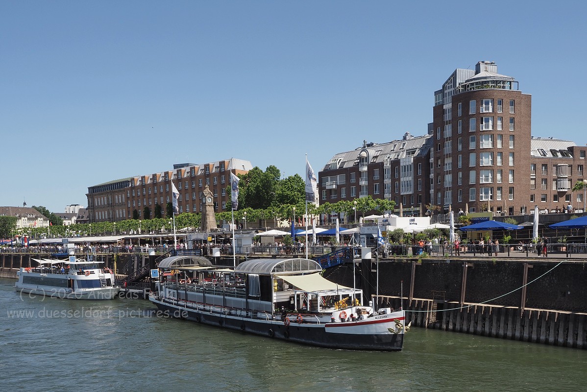 Düsseldorf Panorama Fahrt auf dem Rhein KD 
