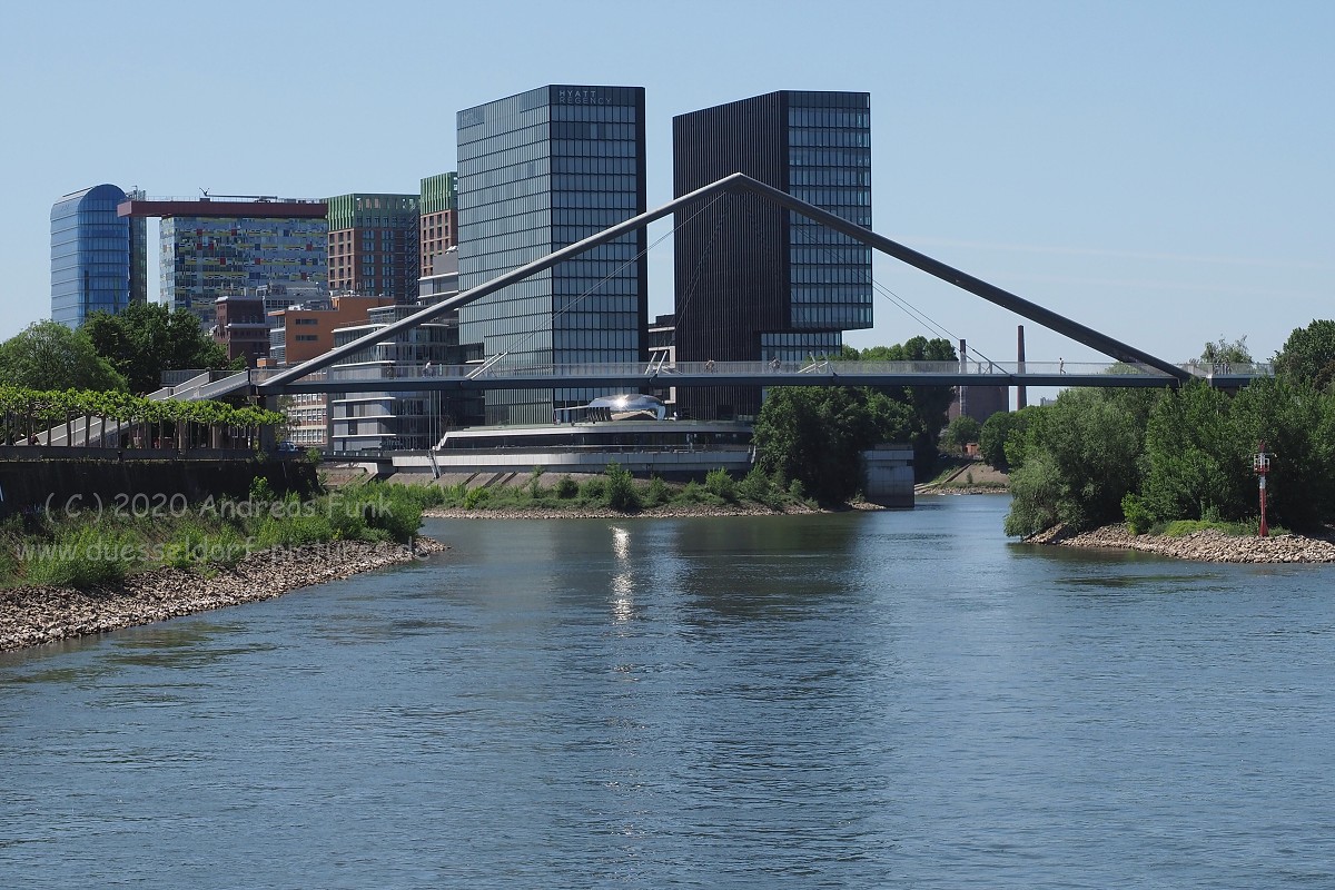 Düsseldorf Panorama Fahrt auf dem Rhein KD 