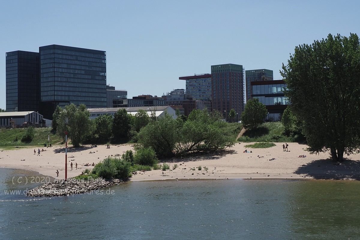 Düsseldorf Panorama Fahrt auf dem Rhein KD 