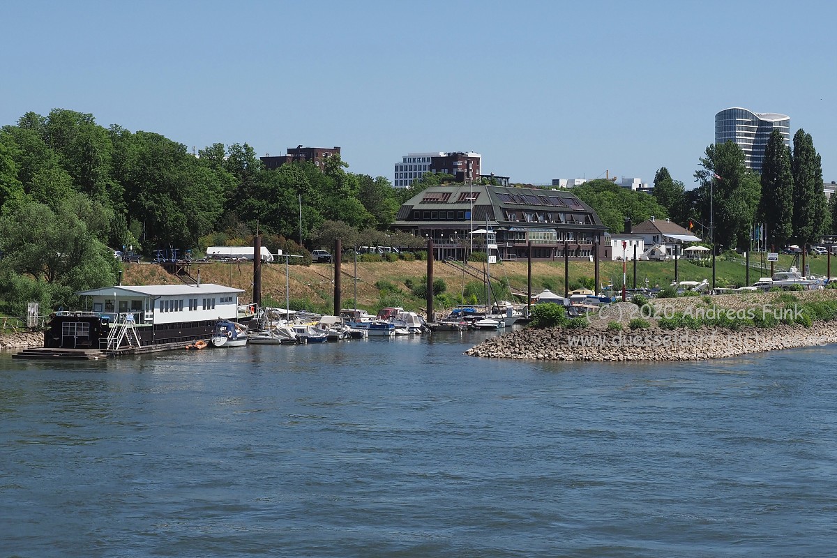 Düsseldorf Panorama Fahrt auf dem Rhein KD 