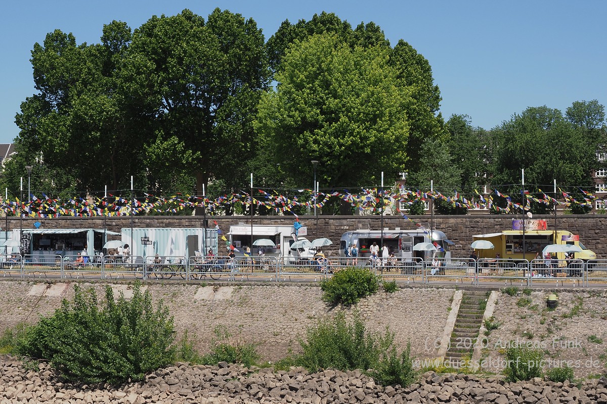 Düsseldorf Panorama Fahrt auf dem Rhein KD 