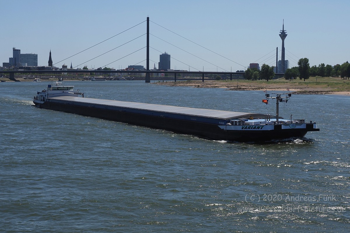 Düsseldorf Panorama Fahrt auf dem Rhein KD 