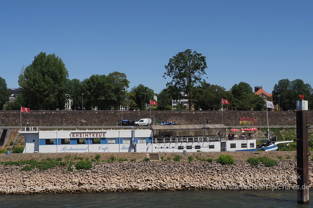 Düsseldorf Panorama Fahrt auf dem Rhein KD 