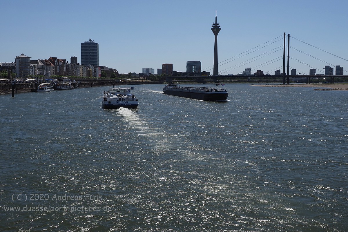 Düsseldorf Panorama Fahrt auf dem Rhein KD 
