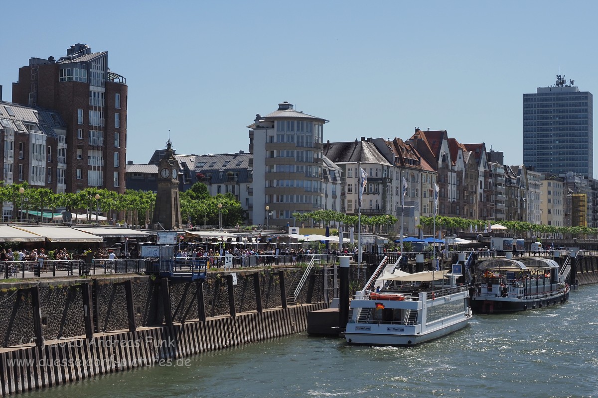 Düsseldorf Panorama Fahrt auf dem Rhein KD 